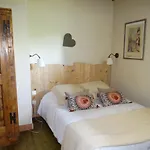 Aux Berges Du Pont Du Gard 4*