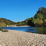 Aux Berges Du Pont Du Gard Отель типа 