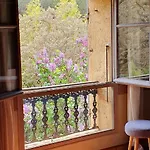 Aux Berges Du Pont Du Gard Alojamento de Acomodação e Pequeno-almoço 4*
