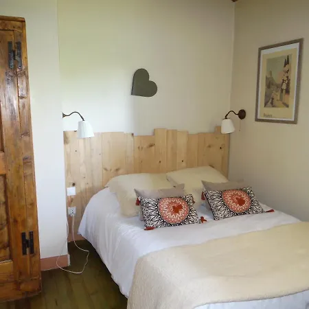 Aux Berges Du Pont Du Gard 4*