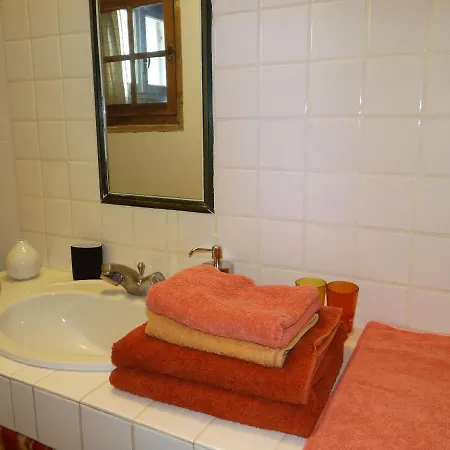 Aux Berges Du Pont Du Gard 4* Vers Pont du Gard