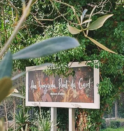 Aux Berges Du Pont Du Gard Bed & Breakfast 4*