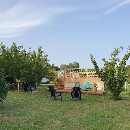 Aux Berges Du Pont Du Gard Bed & Breakfast *
