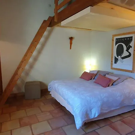 Aux Berges Du Pont Du Gard Bed & Breakfast *