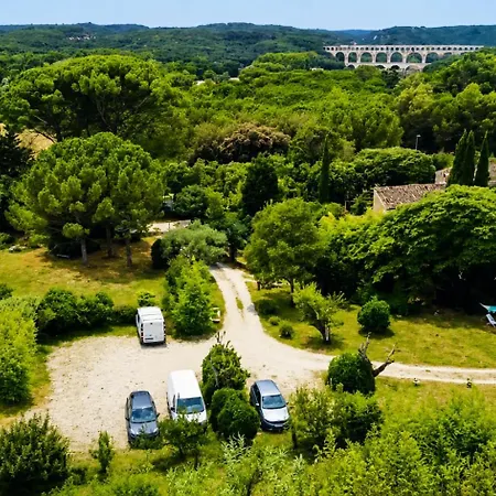 Alojamento de Acomodação e Pequeno-almoço Aux Berges Du Pont Du Gard 4*