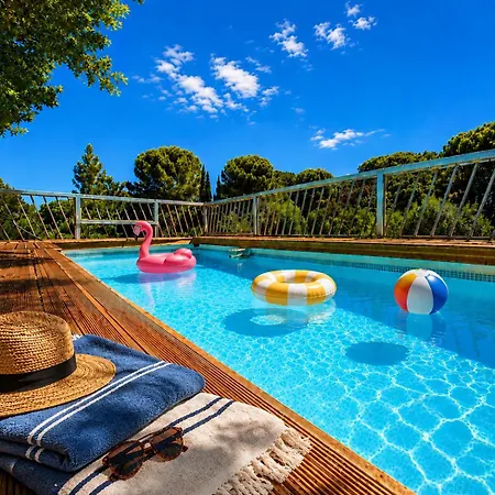Aux Berges Du Pont Du Gard Bed & Breakfast