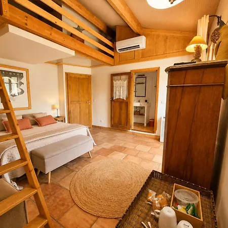 Aux Berges Du Pont Du Gard Bed and Breakfast